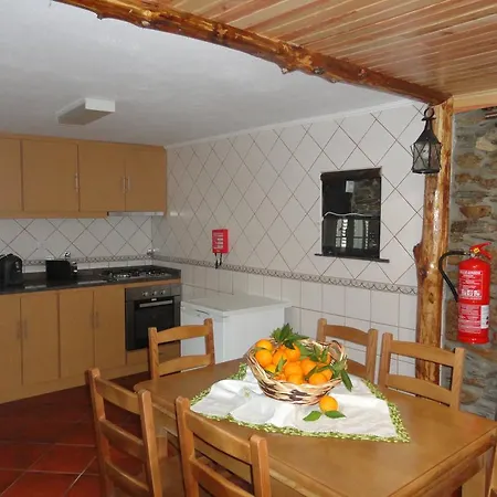 Abrigo Do Outeiro - Serra Da Estrela