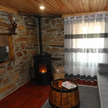 Abrigo Do Outeiro - Serra Da Estrela