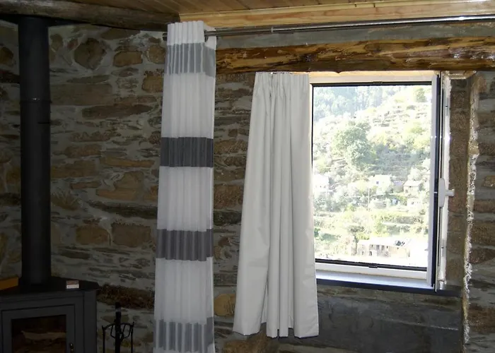 Abrigo Do Outeiro - Serra Da Estrela